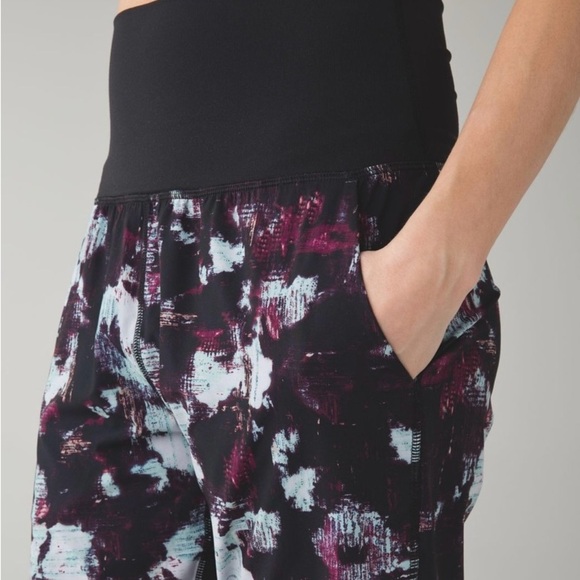 Lululemon Tranquil Crop Kara Blossom Multi | Retired Edition Size 8 - Picture 5 of 11